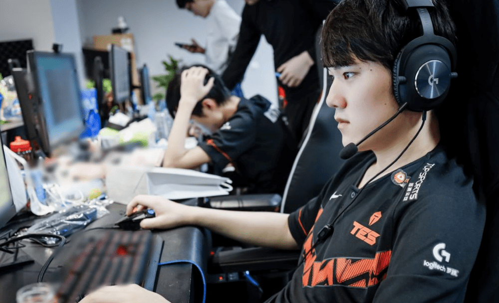 JackeyLove意外战胜篮网,比赛局势复杂引爆全场!赛场气氛高涨 JackeyLove意外战胜篮网,比赛局势复杂引爆全场!赛场气氛高涨