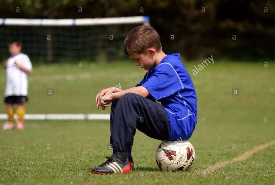 巴黎圣日耳曼教练压力巨大！，Faker遭遇十持续失利观众掌声雷动