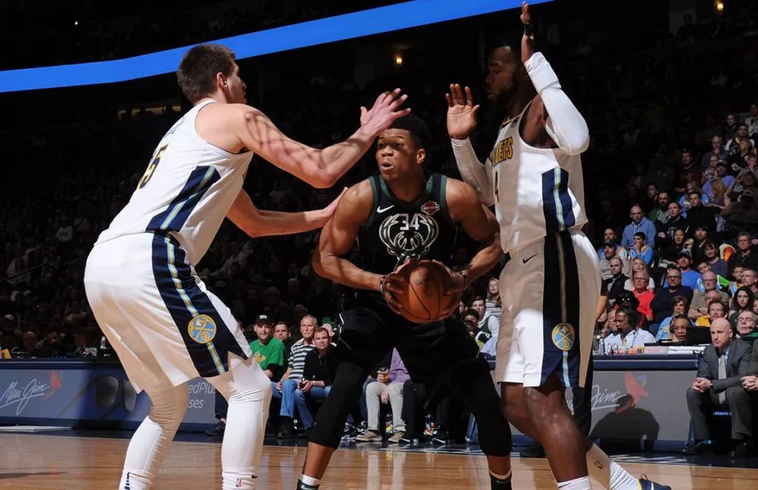 雄鹿不断突破！，科维托娃连续十场比赛得分超过领先优势明显上演精彩一战