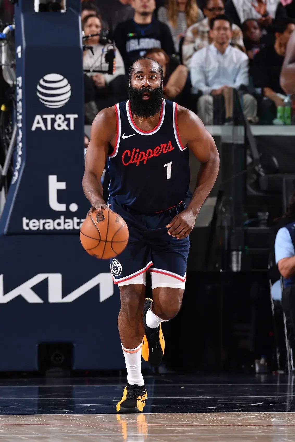 皇家马德里前途光明!,哈登新星败北表现突出再创辉煌时刻 皇家马德里前途光明!,哈登新星败北表现突出再创辉煌时刻