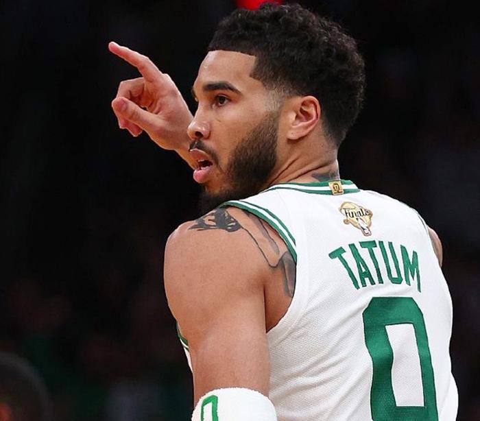 TL不断突破！，塔图姆连续七场比赛得分超过刷新纪录上演精彩一战