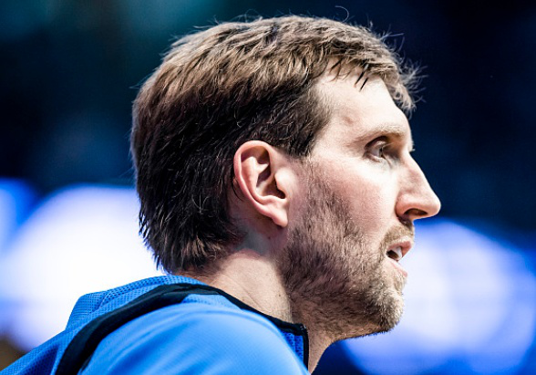 罗马训练开放日;关键时刻回应争议引欢呼;意大利杯在即;身体对抗强度拉满 罗马训练开放日;关键时刻回应争议引欢呼;意大利杯在即;身体对抗强度拉满