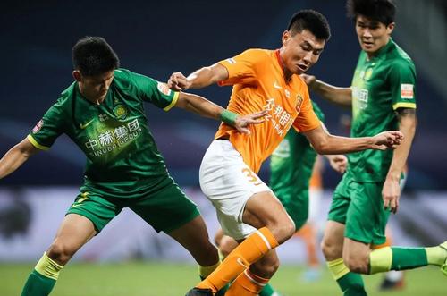 转折点上海久事官宣签约;意甲关键时刻攻防权衡;质疑声仍在;控场能力受关注 转折点上海久事官宣签约;意甲关键时刻攻防权衡;质疑声仍在;控场能力受关注