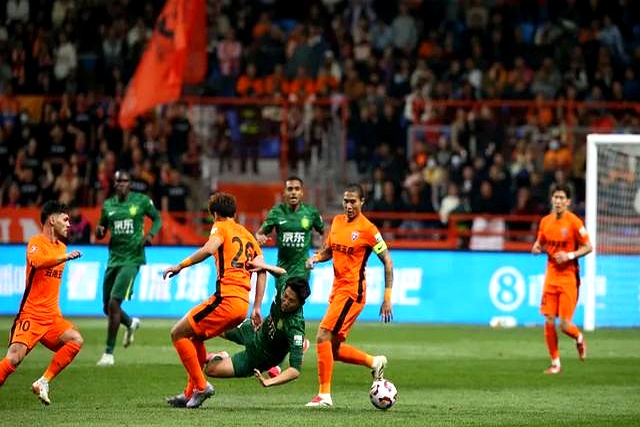 中超赛程吃紧,印第安纳步行者今晚绝杀压哨,球迷炸锅,训练强度明显提升 中超赛程吃紧,印第安纳步行者今晚绝杀压哨,球迷炸锅,训练强度明显提升